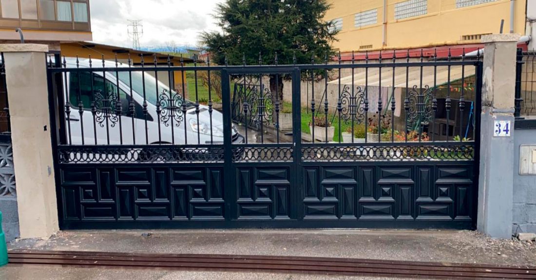 Puerta corredera peatonal